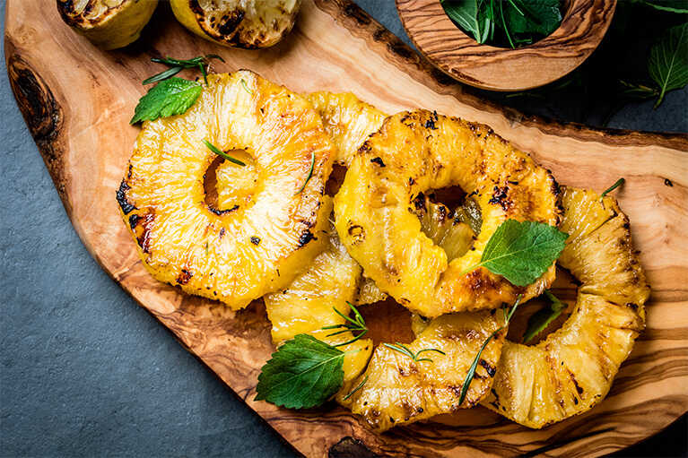 Dessert inusité sur le barbecue : des ananas grillés