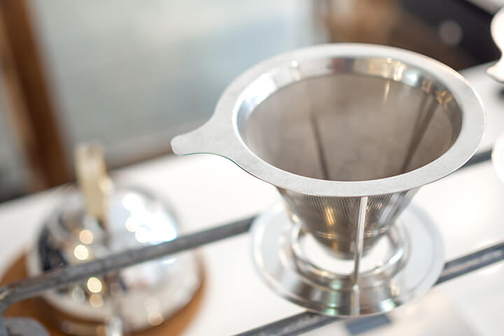 Filtre à café réutilisable en acier inoxydable pour avoir une cuisine plus écologique