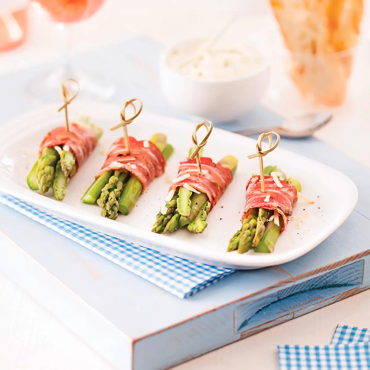 Asparagus and prosciuttini rolls