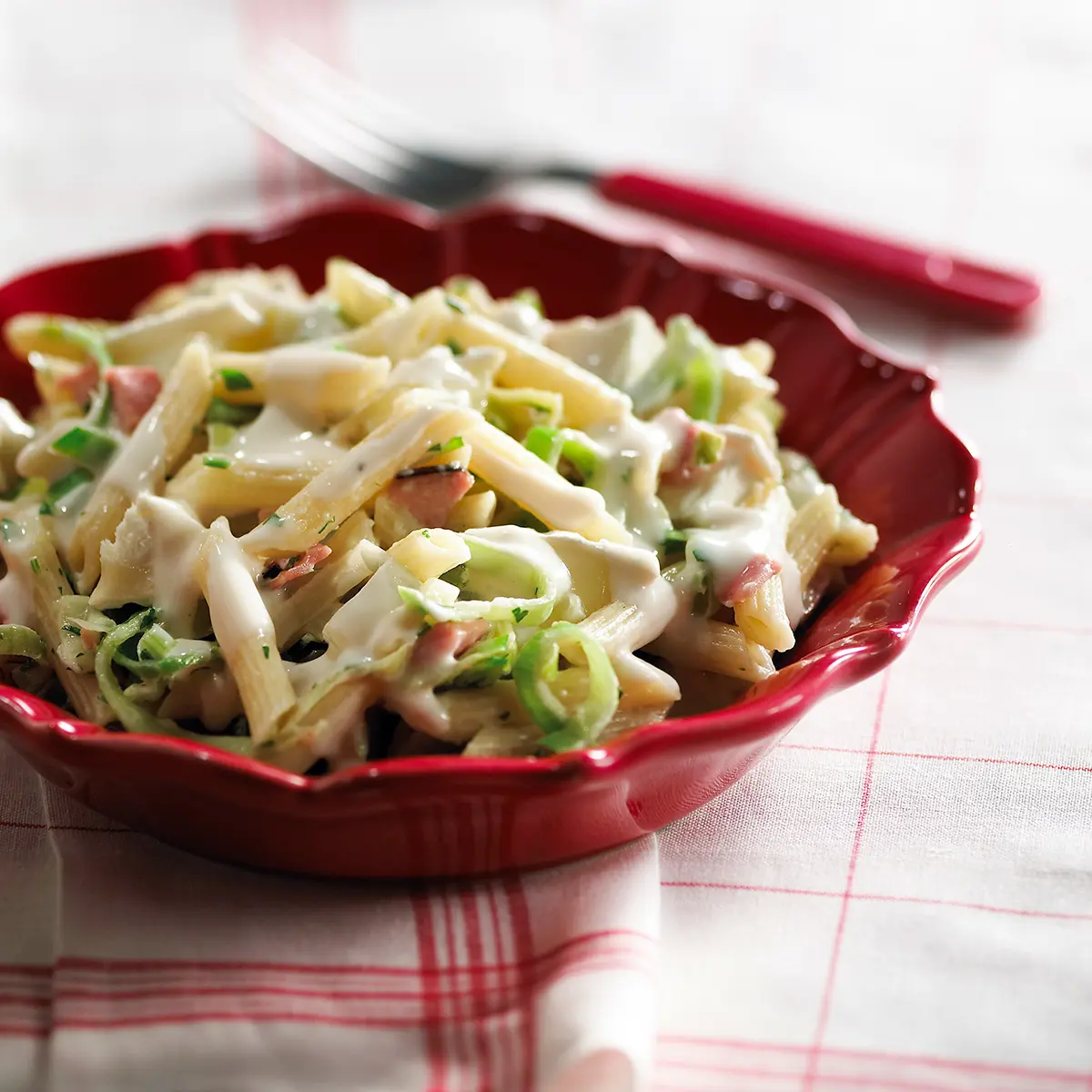 Pennes with leeks and ham