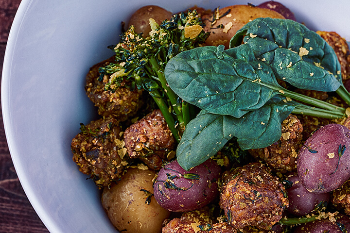 Boulettes végétaliennes au tempeh avec haricots noirs et graines de tournesol