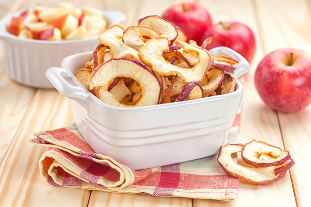 Chips de pelures de pommes et poires à la cannelle