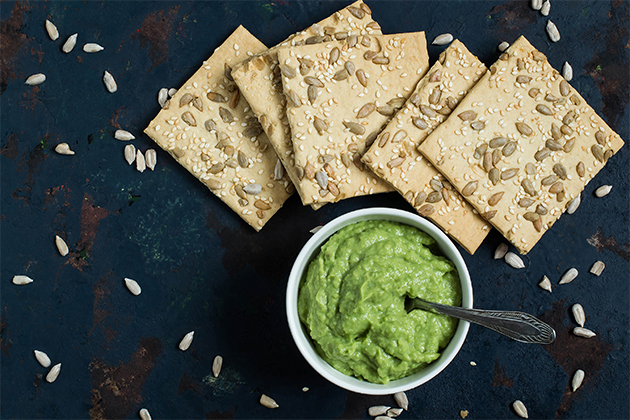 Craquelins et guacamole à déguster en voyage