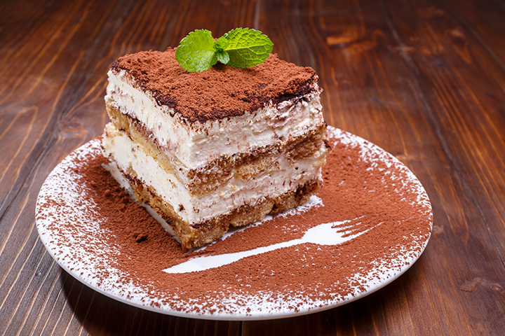 Dessert Tiramisu italien avec formage Mascarpone, biscuits au café et crème