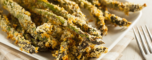 Frites d'asperges cuites au four avec chapelure panko