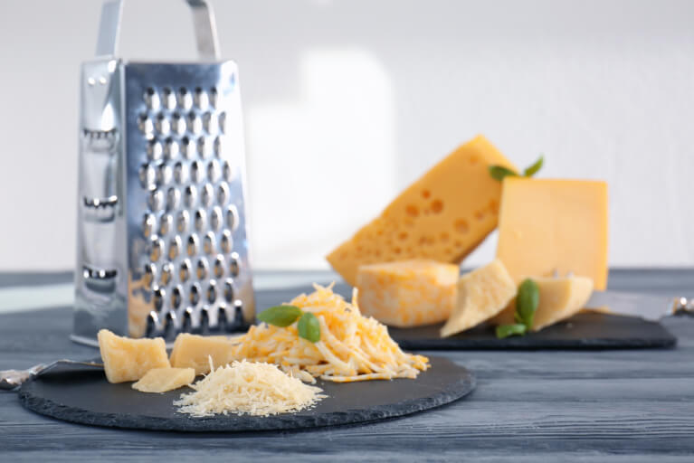 Plateau de fromages râpés pour cuisiner
