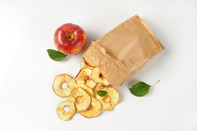 Pommes et noix à emporter sur la route