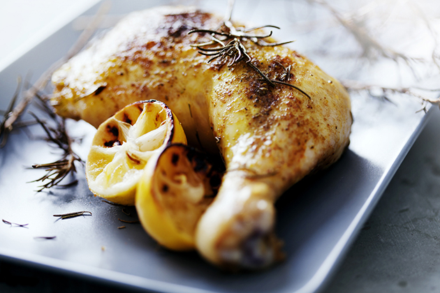 Poulet assaisonné au citron, à l’ail et aux piments broyés