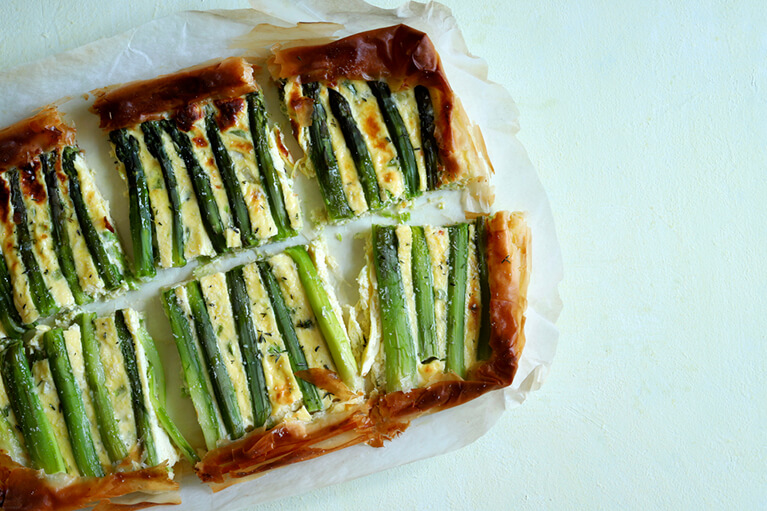 Recette d'asperges pour le brunch dans un feuilleté