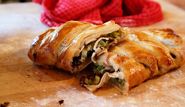 Recette de brunch : tresse au fromage brie, aux poireaux et aux pommes