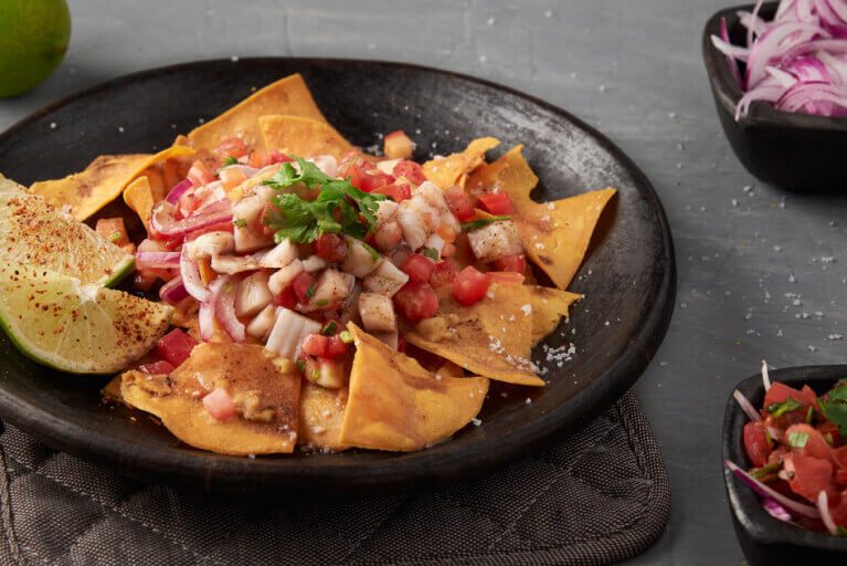 Recette de nachos maison sous forme de ceviche au poisson