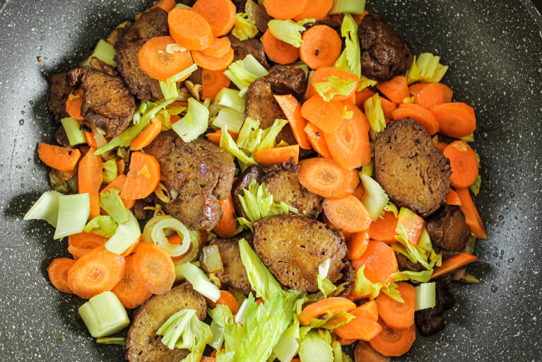 Recette de seitan poêlé avec des légumes