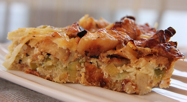 Recette de tarte aux pommes, aux poireaux et au fromage gruyère pour le brunch