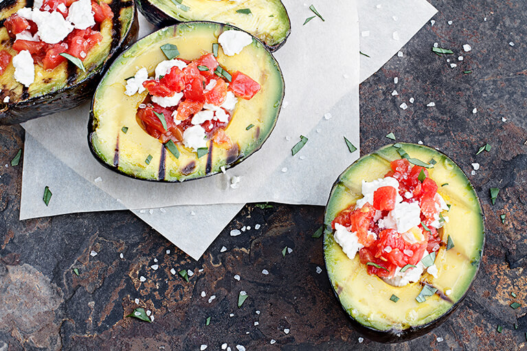 Salade d’avocats grillés pour un BBQ inusité