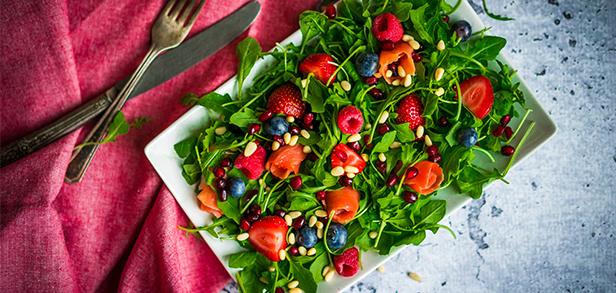 Salade de saumon et petits fruits