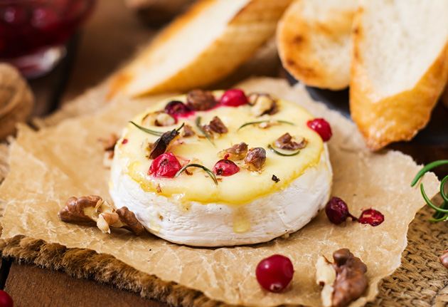 Entrée de brie aux poireaux et fruits secs