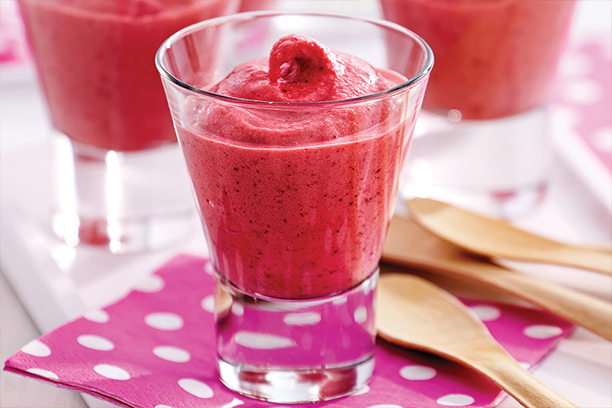 Sorbet minute aux framboises et liqueur de litchi pour se rafraîchir au dessert à Noël