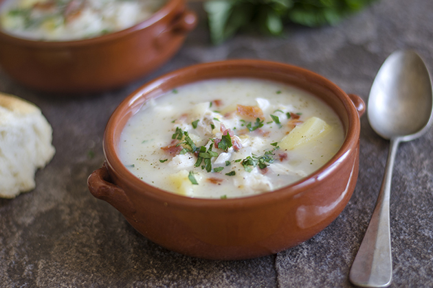 Soupe aux poireaux avec fenouil et aiglefin poché