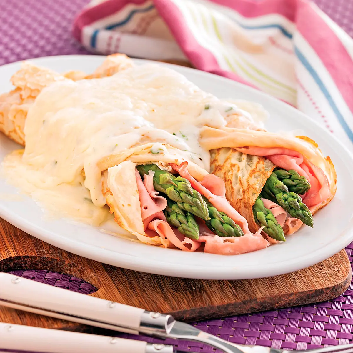 Stuffed crepes with ham and asparagus