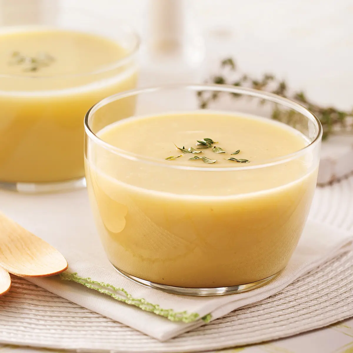 Leeks soup with apples