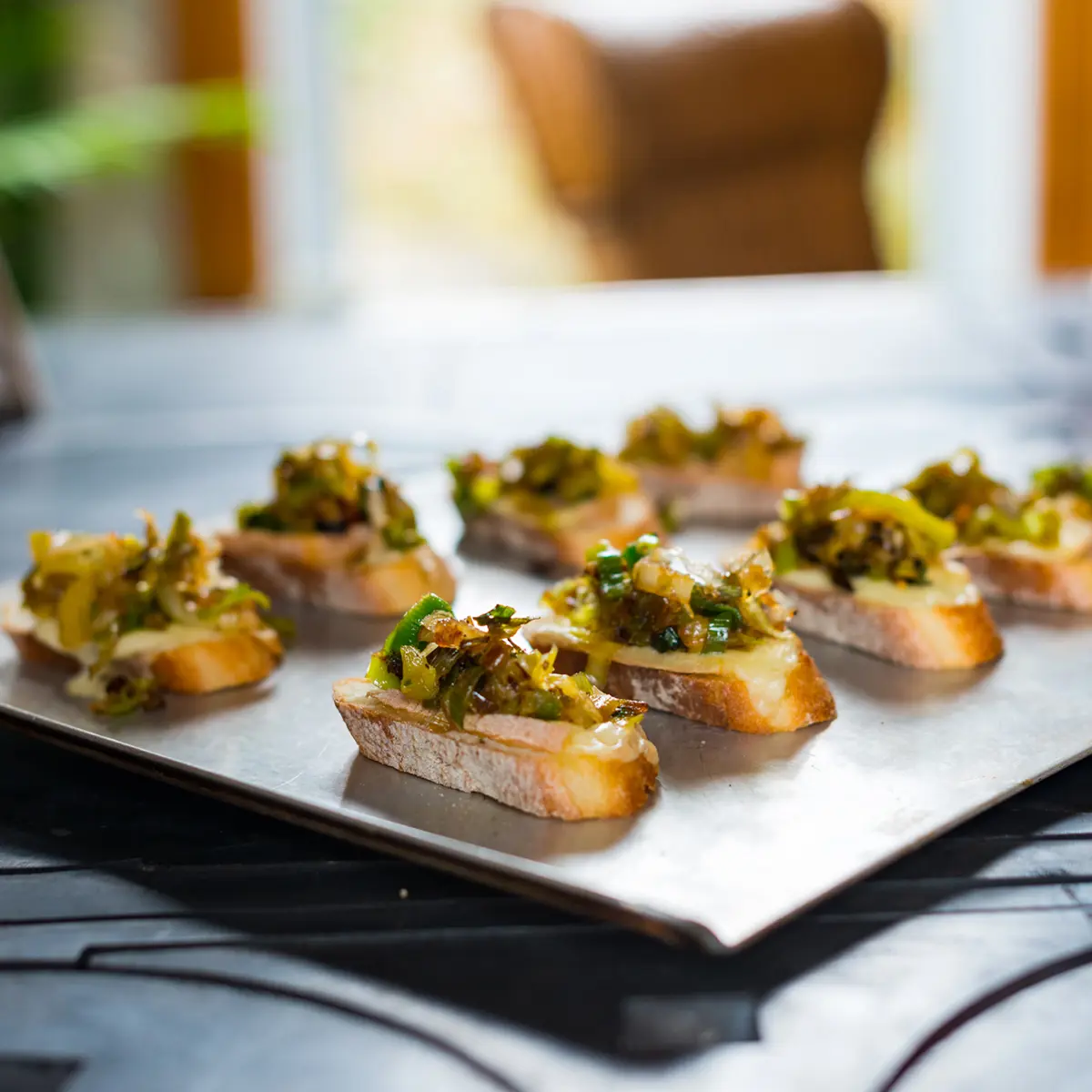 Saint-Paulin and maple caramelized leeks toast