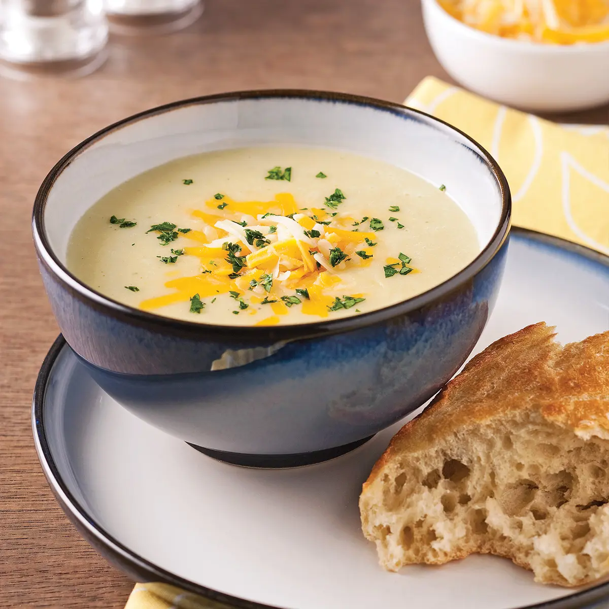 Potatoes and leeks soup with savory