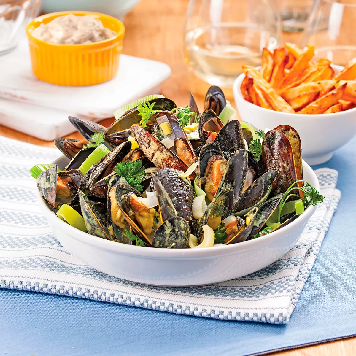 Curry mussels and leeks