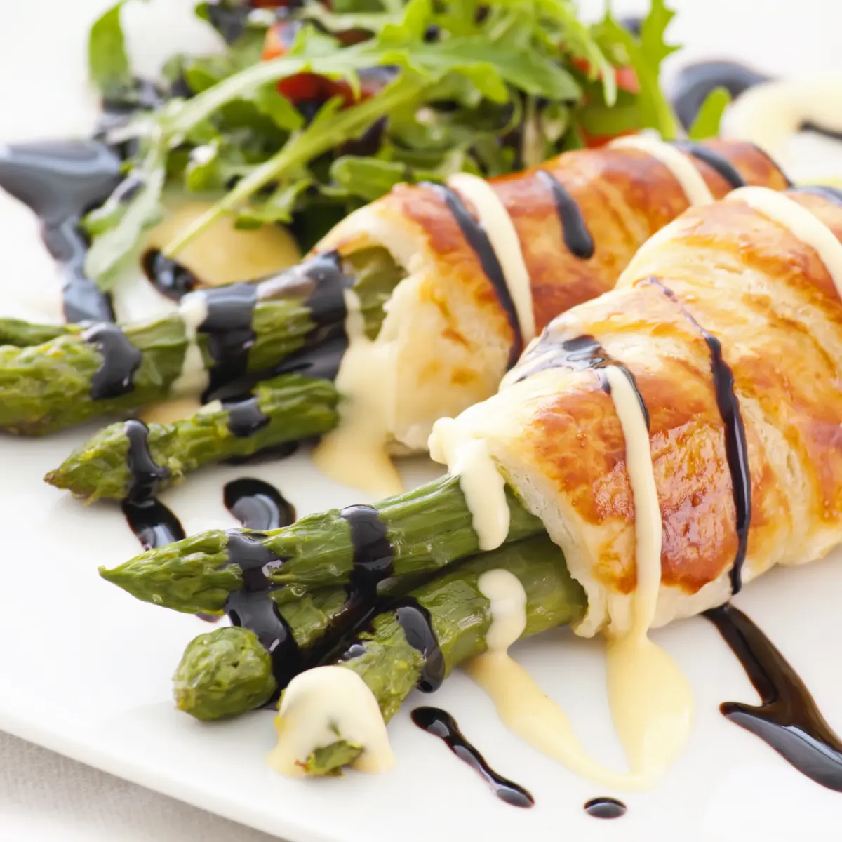 Roulés d’asperges aux noisettes et aux amandes