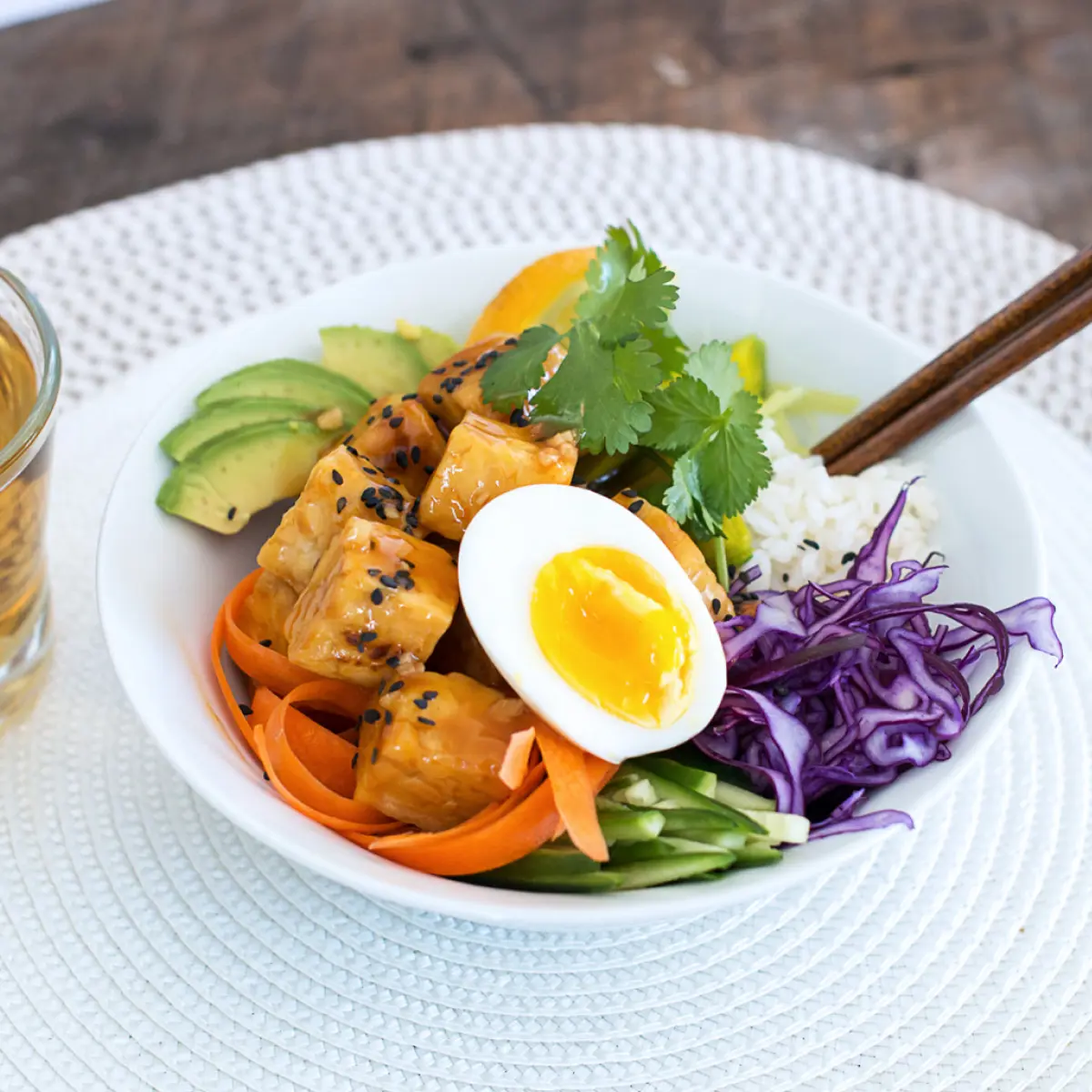 Tempeh Buddha bowl with sweet and sour sauce 