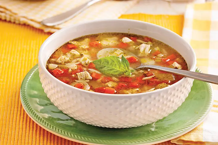 Recette de soupe aux légumes d’inspiration italienne avec des poireaux et du poulet