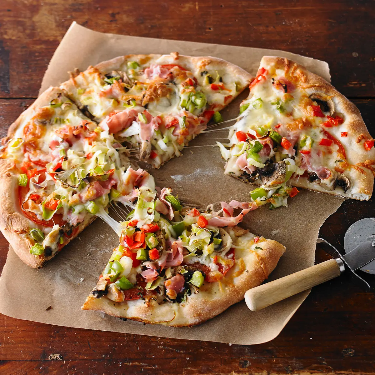 Ham and leeks pizza