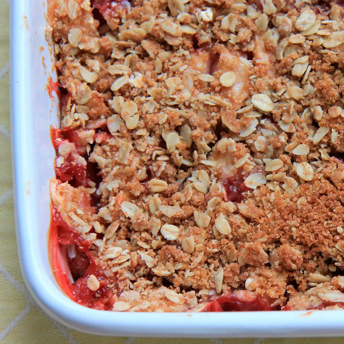 Apples and strawberries crisp for diabetics