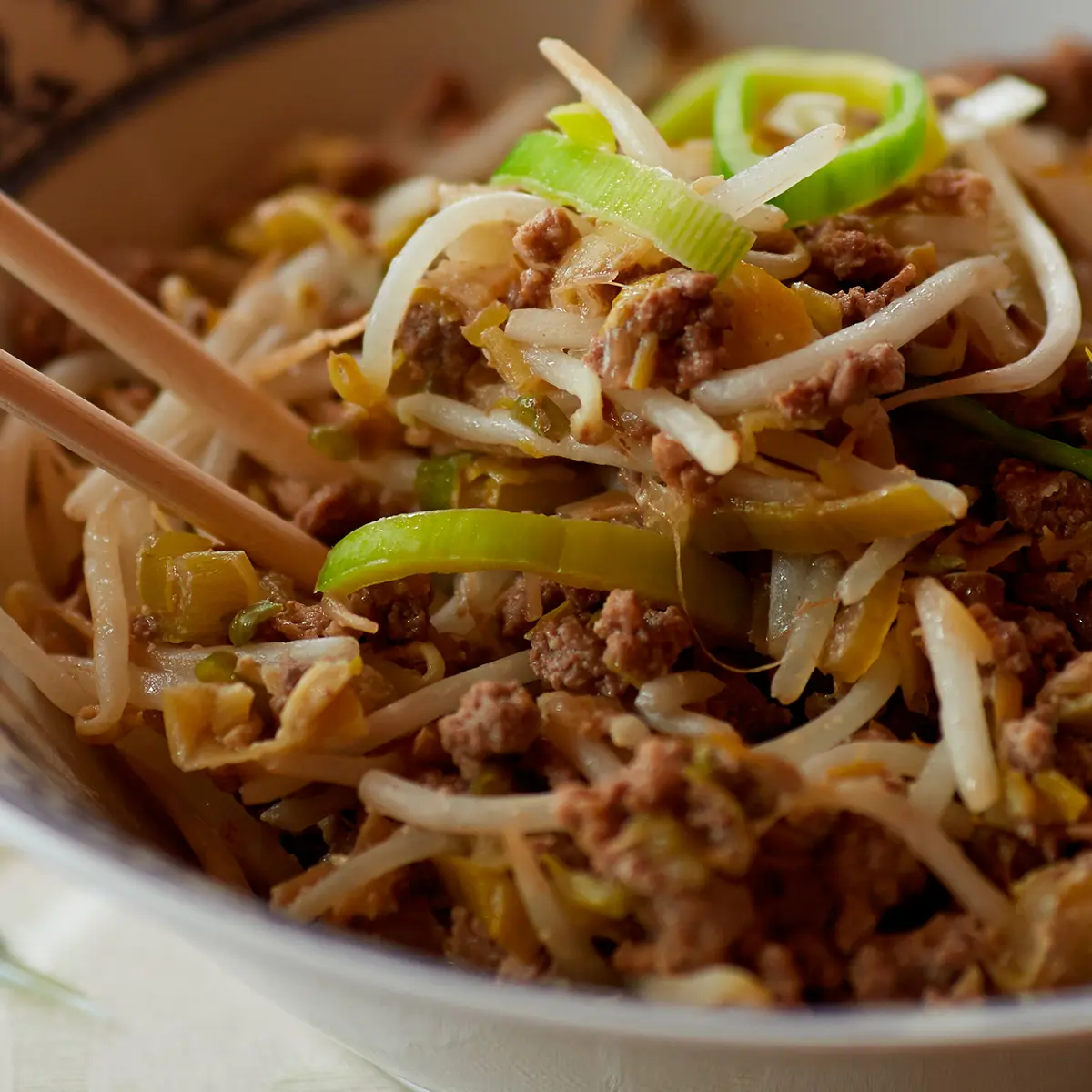 Chop suey with leeks