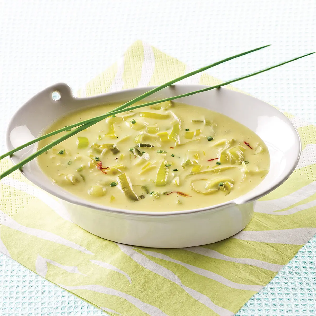 Saffron sauce with leeks