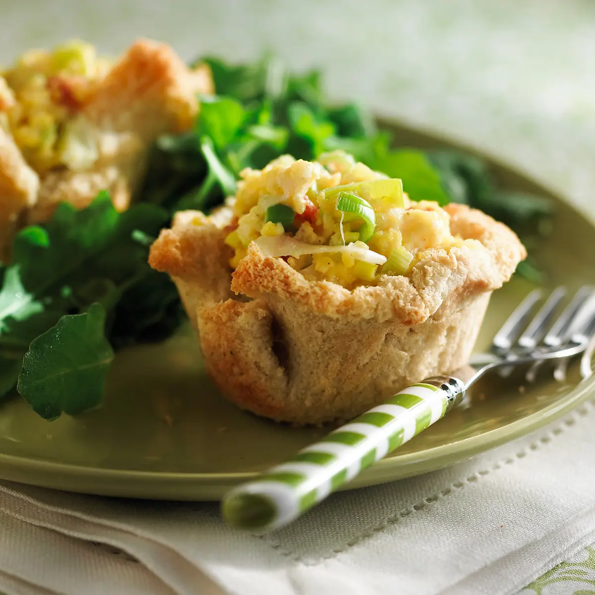 Leeks and prosciutto tartlets