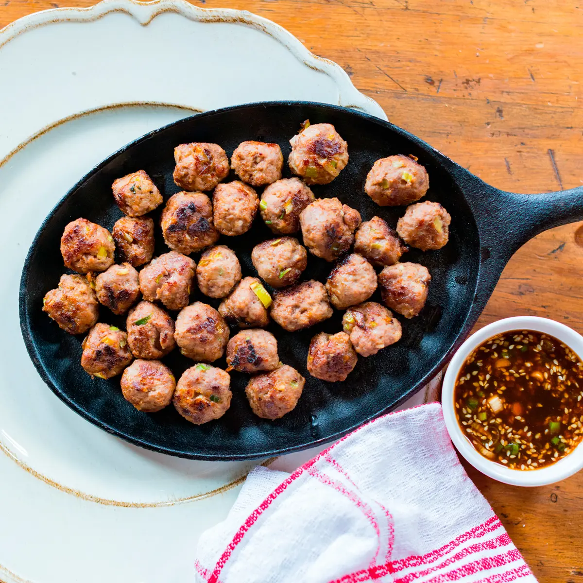 Teriyaki meatballs with leeks