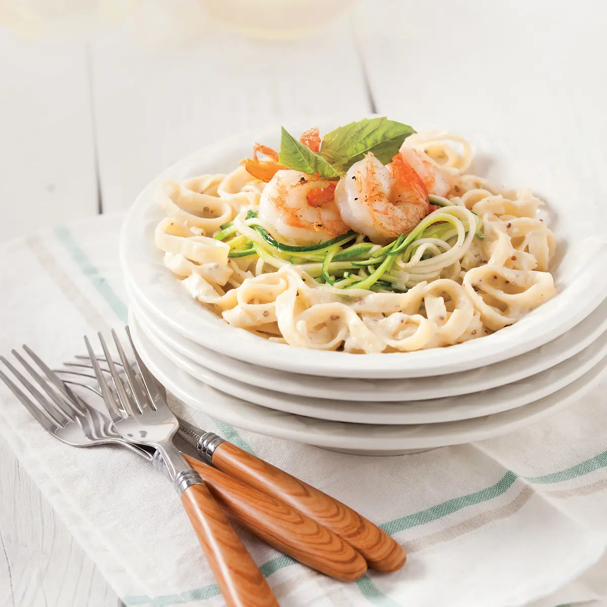 Tagliatelles aux crevettes et julienne de courgettes