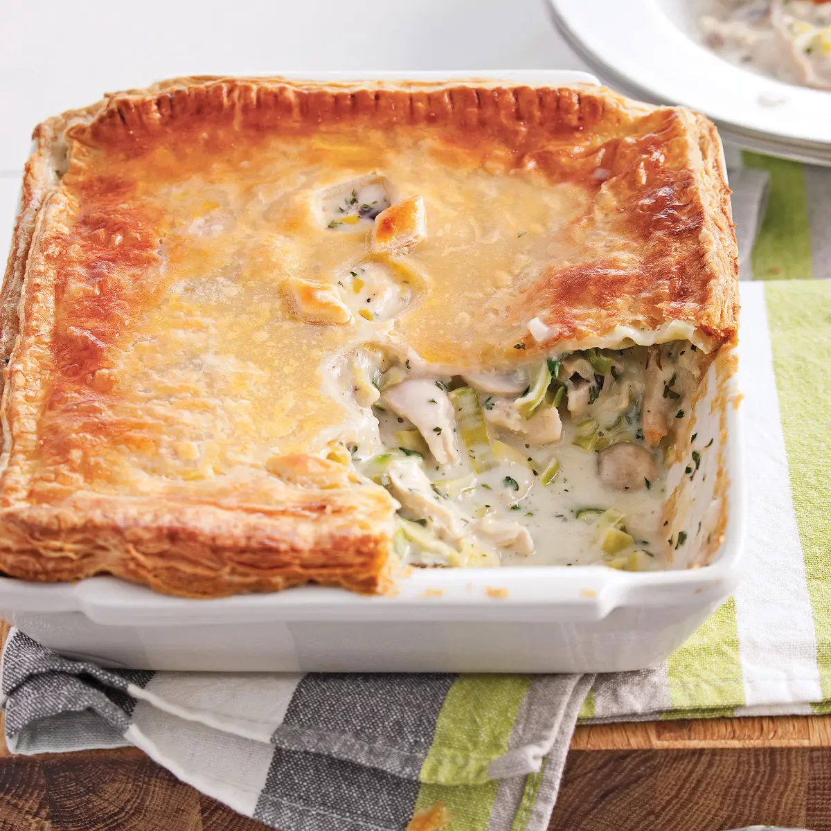 Pâté feuilleté au poulet, aux poireaux et aux champignons