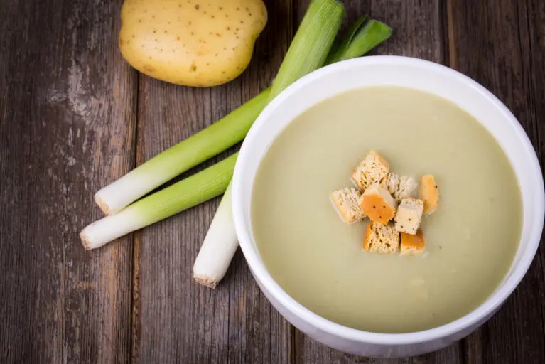 Recette de soupe de poireaux et de pommes de terre classique