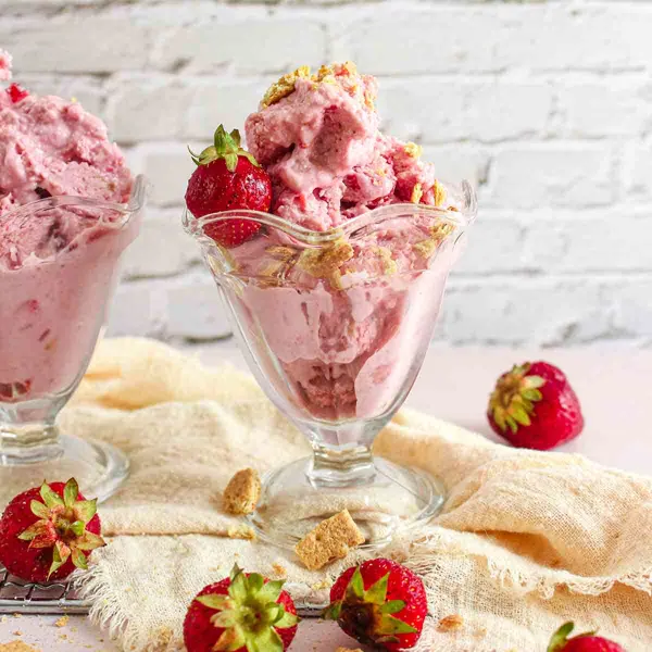 Crème glacée cheesecake aux fraises