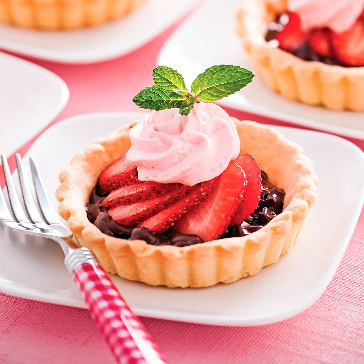 Tartelettes aux fraises et à la crème de chocolat