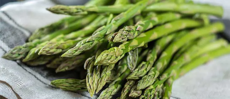 Cooking green asparagus: 7 recipes for freezing or canning