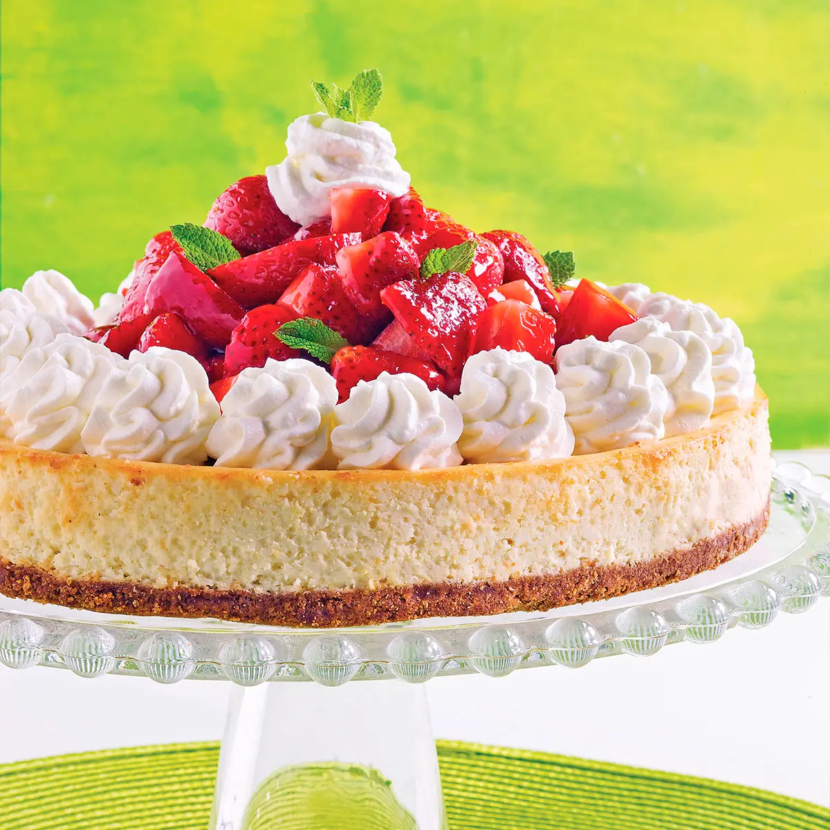 New-York cheesecake with fresh fruits