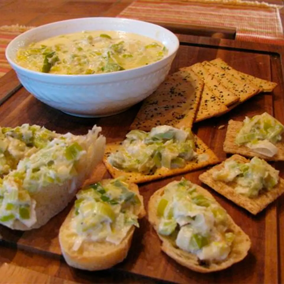 Leeks compote canapés