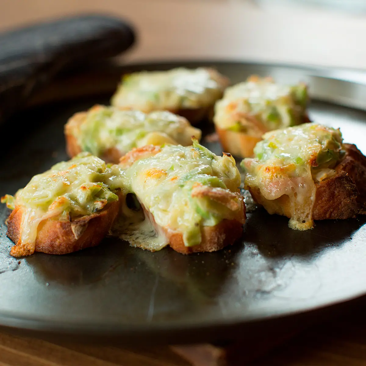 Croûtons aux poireaux et au fromage Oka