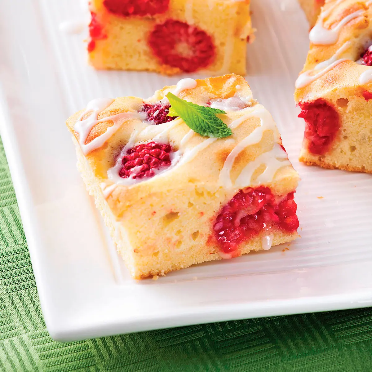 White chocolate and raspberries brownies