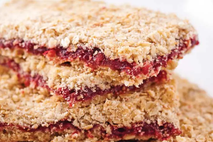 Barres croustillantes aux fraises et aux framboises