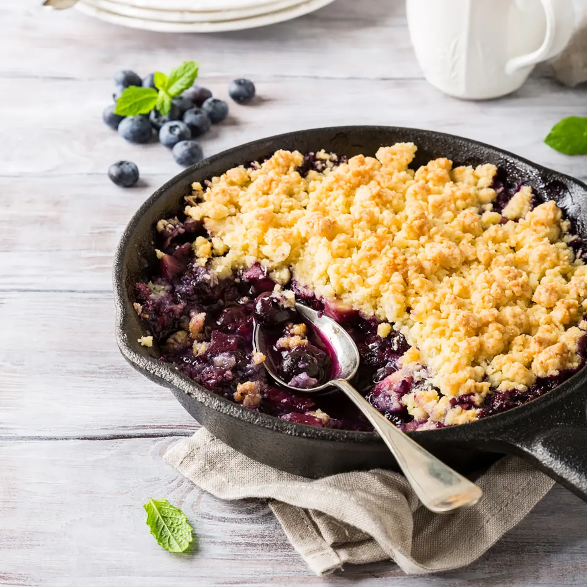 Blueberries and apples crisp