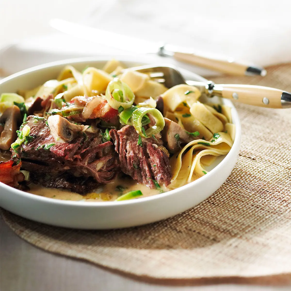 Braised beef with beer and leeks