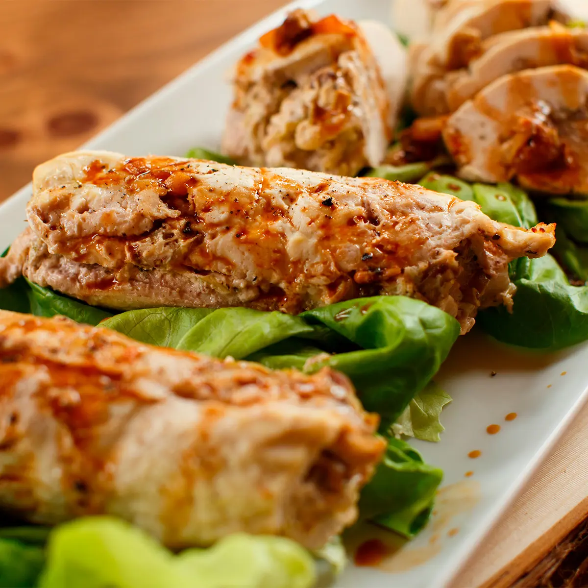 Poultry rolls with melting leeks